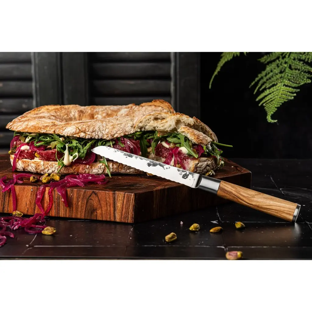 forged-forged-olive-universeel-mes-14cm-gekarteld (1).webp