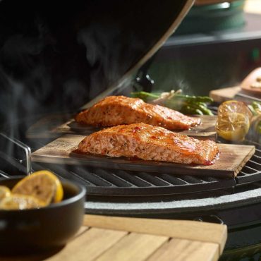 BIG GREEN EGG  Cedar Grilling Planks